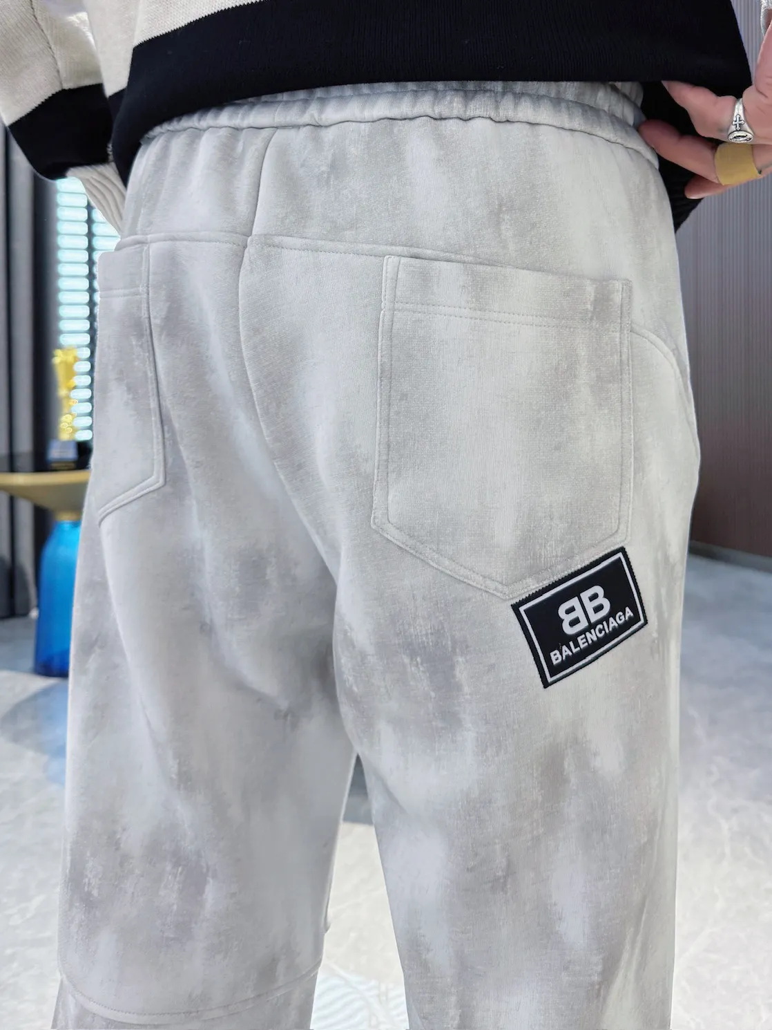 Balenciaga 🆕2026 Autumn and Winter New Arrival Casual Pants! The official website will be released simultaneously. Brand Classic LOGO casual pants, customized fabrics, excellent comfort and strong touch. Highly recognisable, perfect appearance and craftsmanship. Size:M-3XL